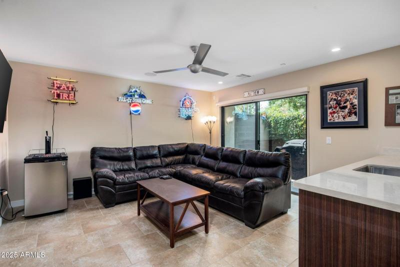 09-20200827170343941098000000-o-Flexroom