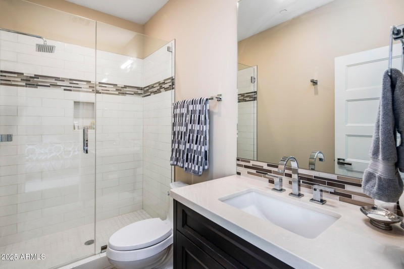 23-20200827170453672787000000-o-GuestBat