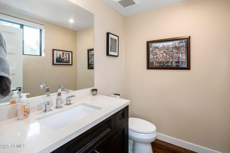 24-20200827170417029902000000-oGuestBath