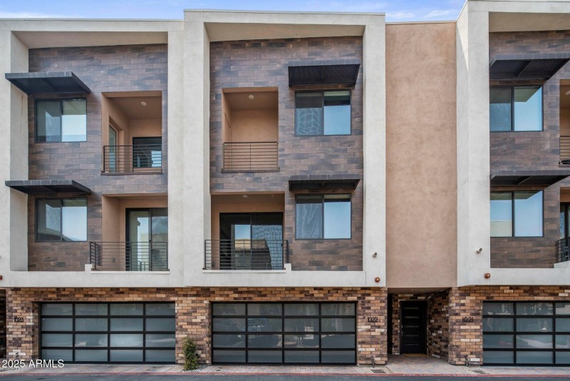 33-20200827170534061741000000-o-Exterior