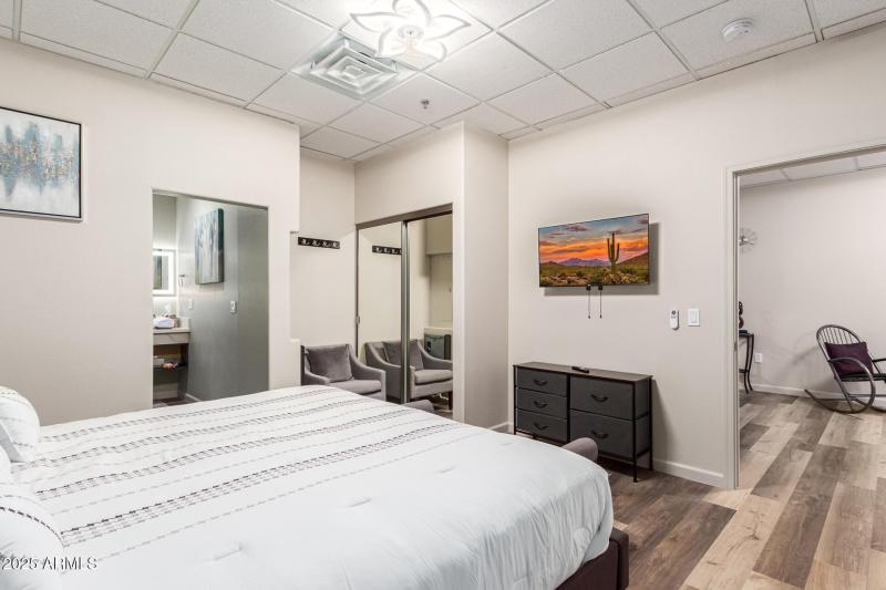 18 - Ave of the Fountains