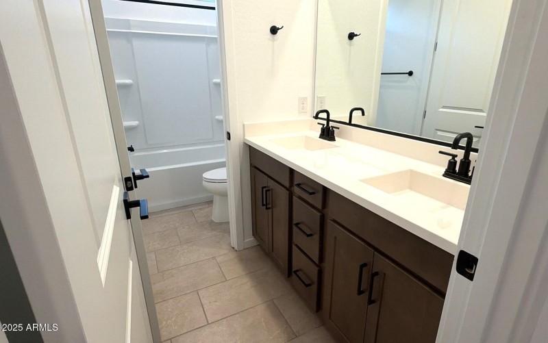 B136E706-DB3E-43C1-B1BA-9F07529A2DF9