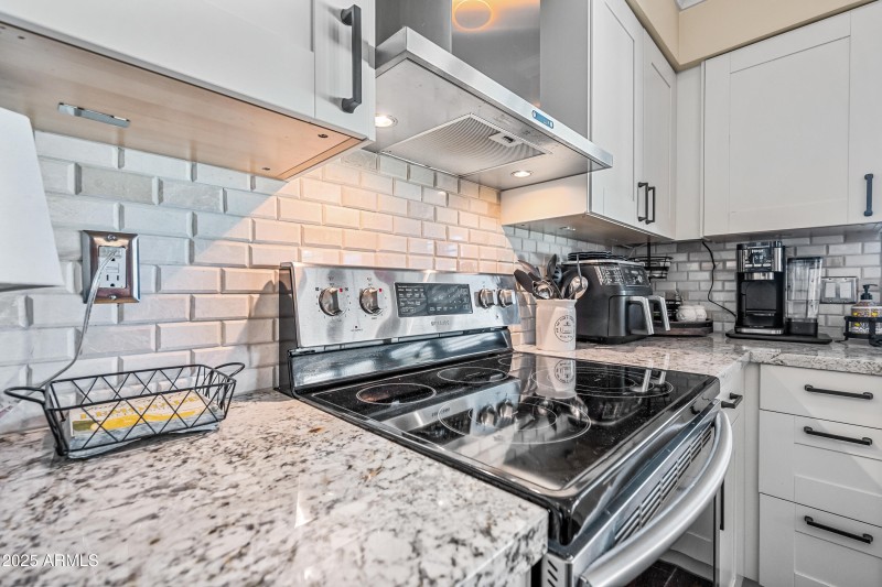 16-5972N83rdS-ocupix-