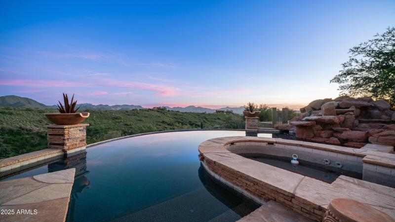 13815 N Vista Del Oro Exteriors-15