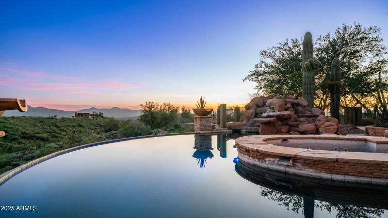 13815 N Vista Del Oro Exteriors-16