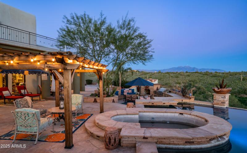 13815 N Vista Del Oro Exteriors-24