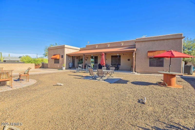 maddock backyard to house 2