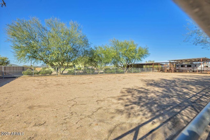 maddock horse turnout stalls