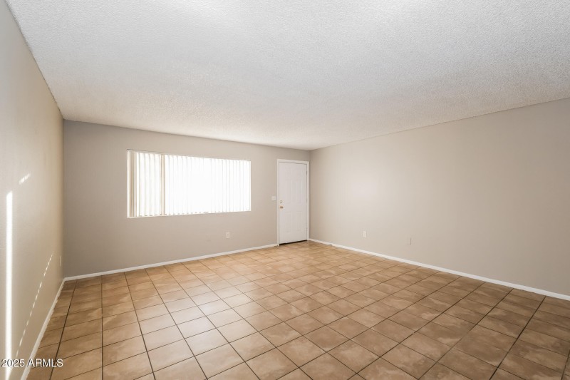 4-photo-Living-Room-46174d12-c562-450c-8