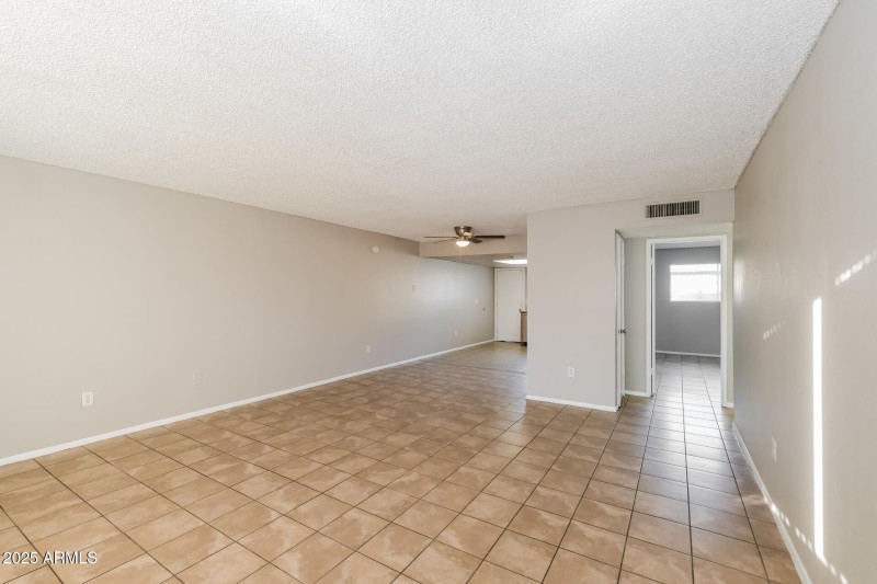 6-photo-Living-Room-bbeebe41-c93f-4324-8