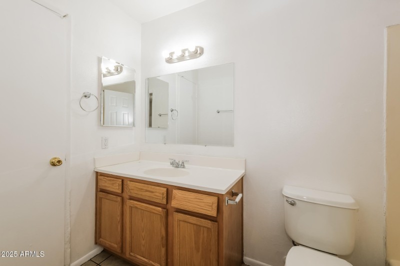 15-photo-Bathroom-db2a39a8-c526-45c2-b70
