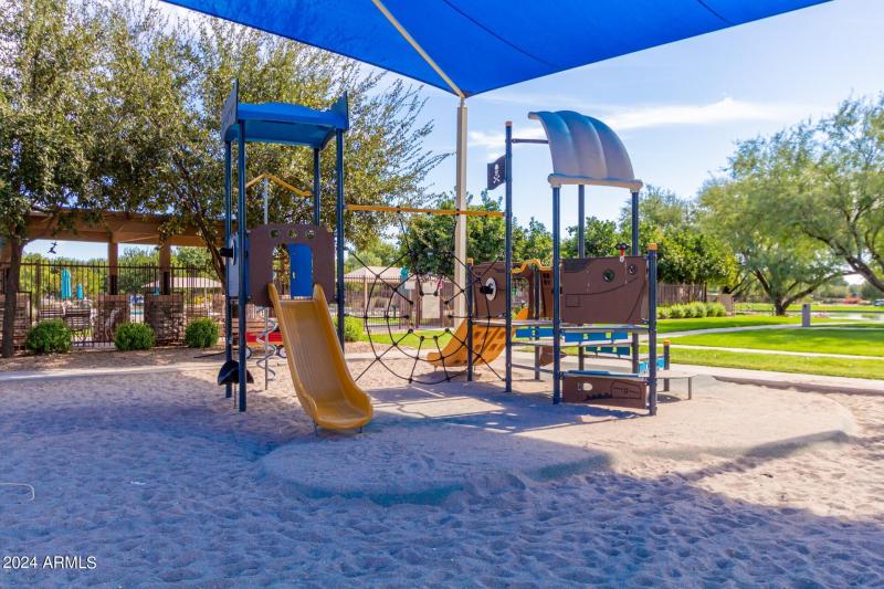 Ranch House Clubhouse and Park (17)