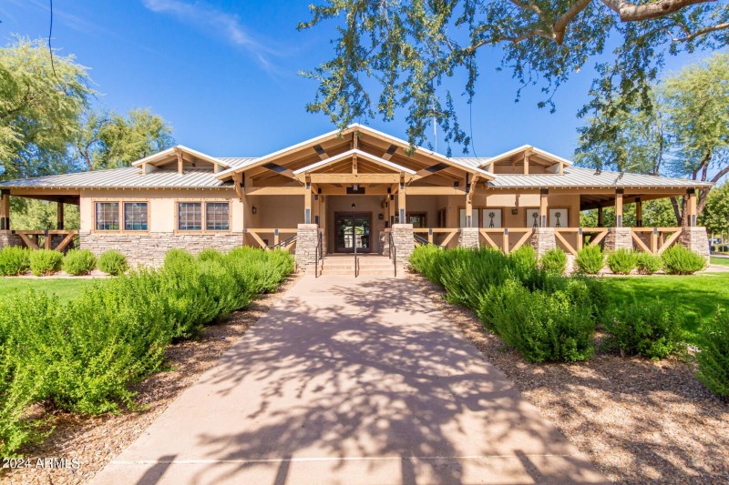 Ranch House Clubhouse and Park (10)