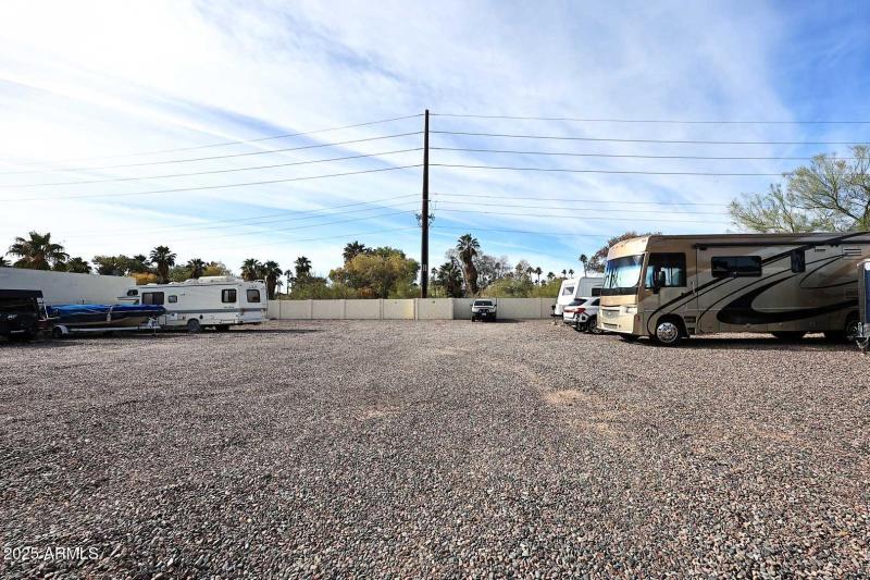 The Viviendas-RV Parking2