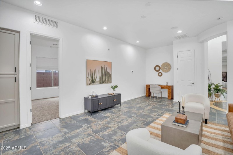 8-web-or-mls-4756 E Ironhorse Rd-08