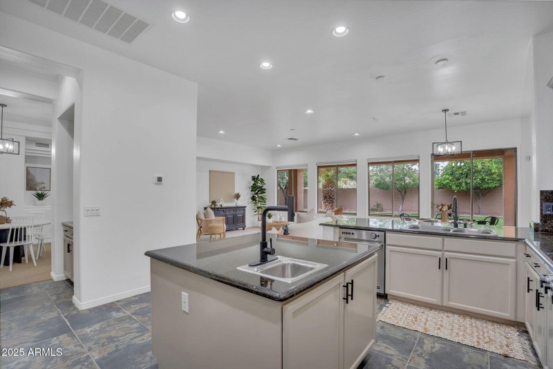 18-web-or-mls-4756 E Ironhorse Rd-18