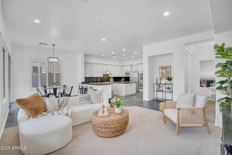 22-web-or-mls-4756 E Ironhorse Rd-22