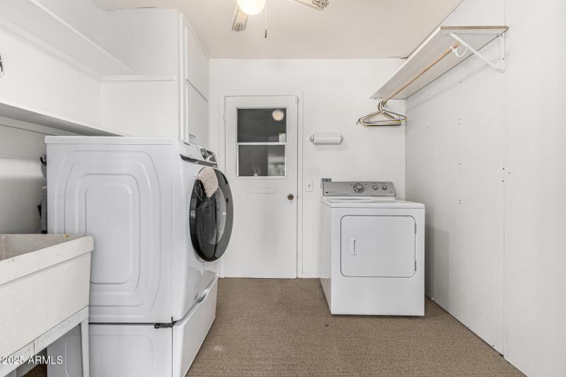 Washer & dryer included