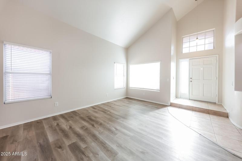 006-photo-living-room-15030712