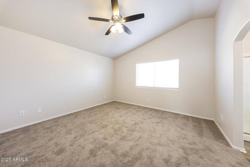 014-photo-main-bedroom-15030697