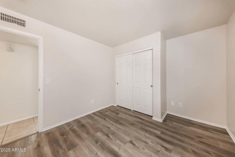 018-photo-bedroom-15030695