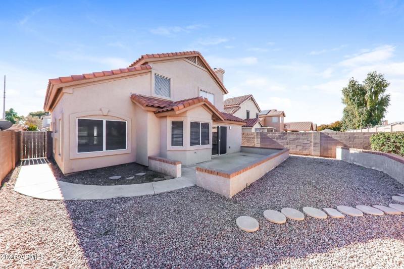 025-photo-rear-view-15031659