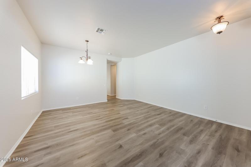 004-photo-living-room-15030177