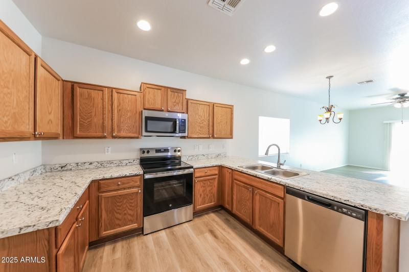 010-photo-kitchen-15030186