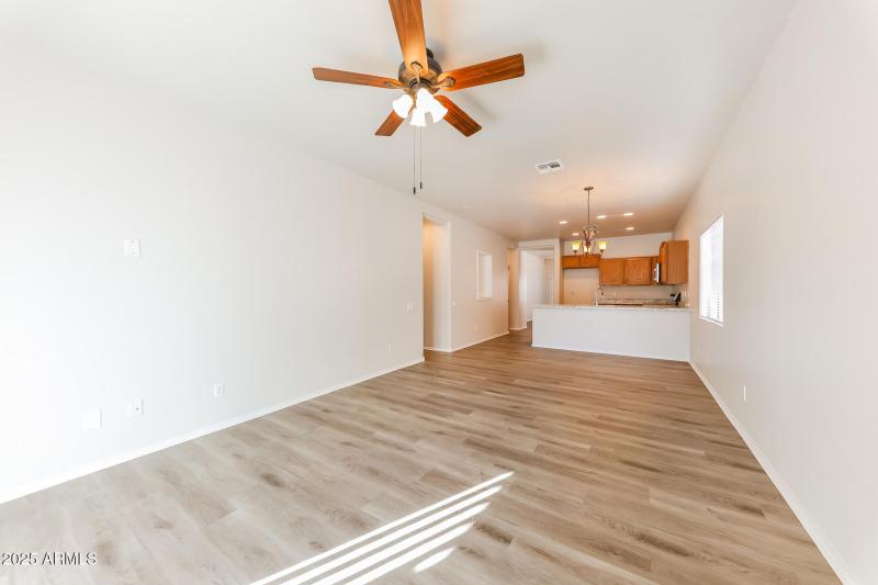 012-photo-family-room-15030183