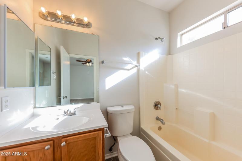 016-photo-main-bathroom-15030189