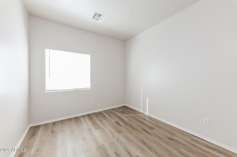 021-photo-bedroom-15030195