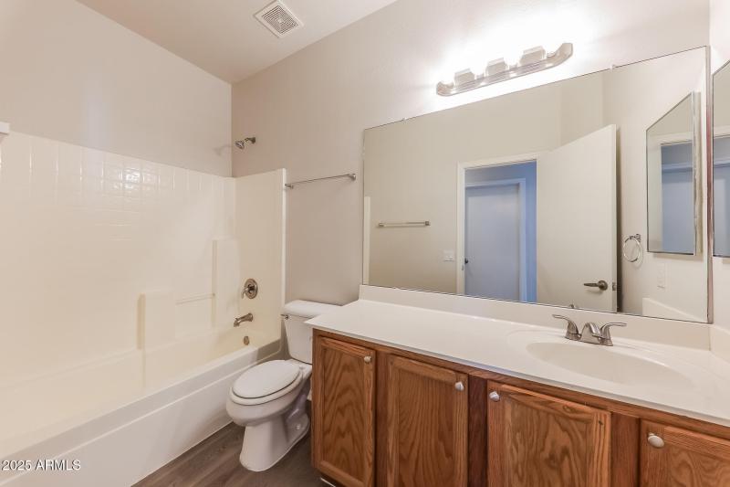 023-photo-bathroom-15030197