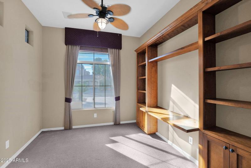 3810 Latham - 25Den Office