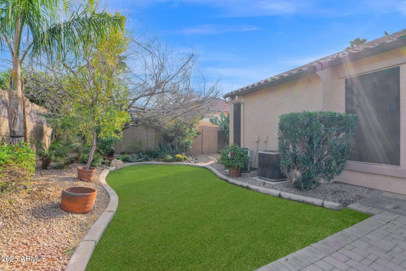 3810 Latham - 38Side Yard