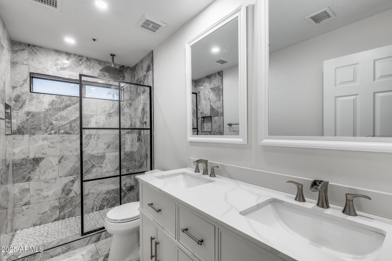 2nd Upstairs Bathroom