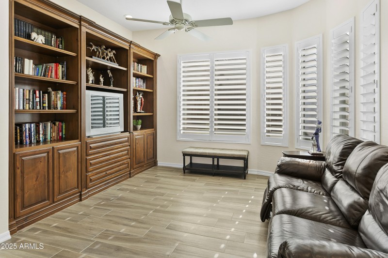 Den w/ Built-in Bookshelf