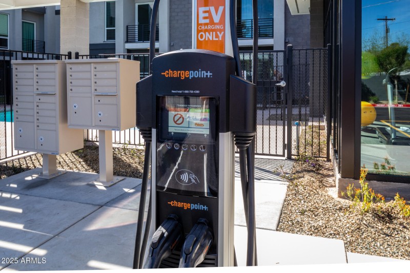 915 E Missouri Ave -10