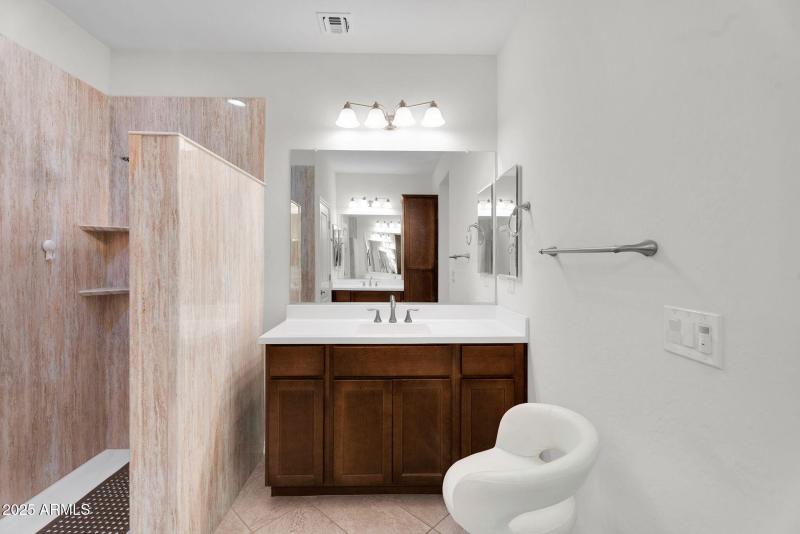 21-web-or-mls-712 E Myrtle Pass-21