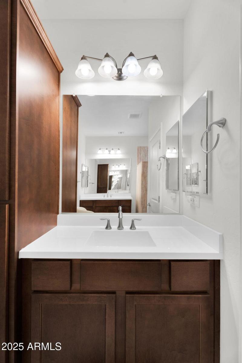 24-web-or-mls-712 E Myrtle Pass-23