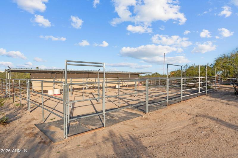Covered stalls with turnouts