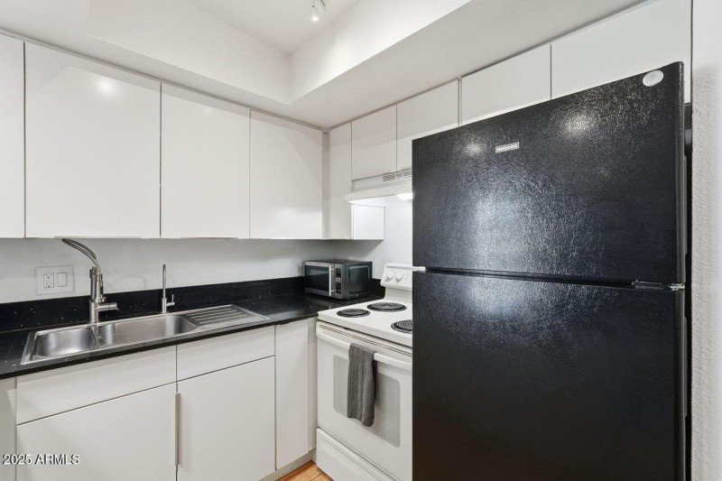 full size refrigerator and stove