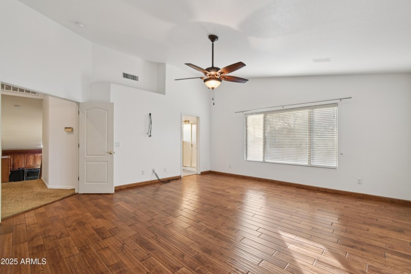 29 70th Dr-S2212-029