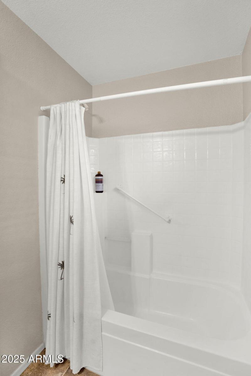 24-web-or-mls-1714 W Hiddenview Dr-23