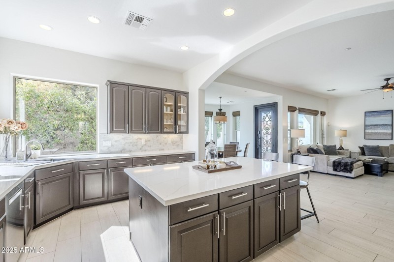 Large island with breakfast bar