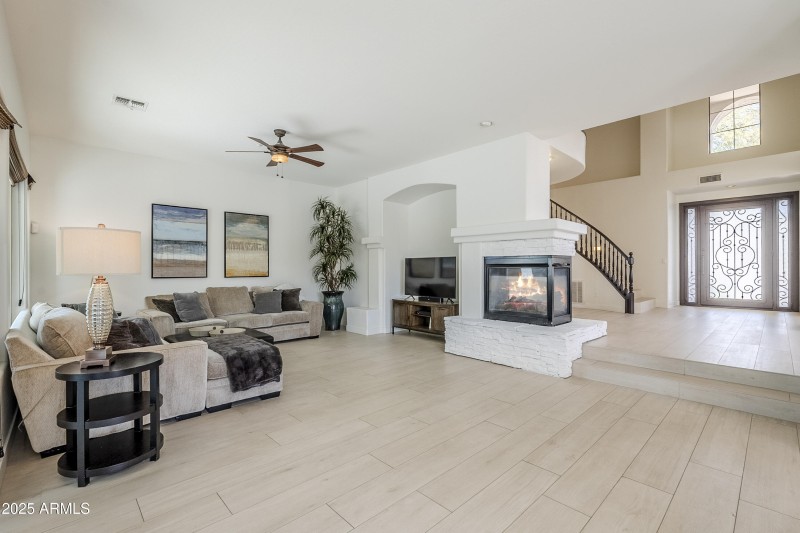 Open and bright floor plan