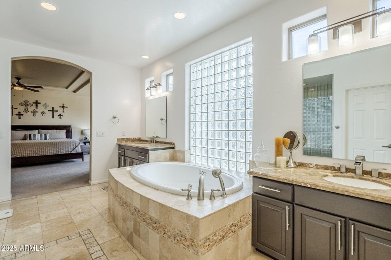 Double sinks with waterfall faucets