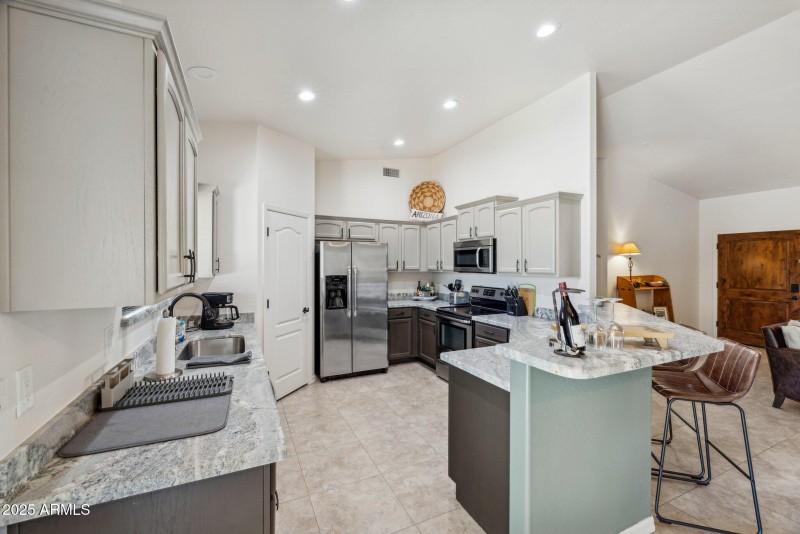 14-web-or-mls-4447-e-red-bird-rd