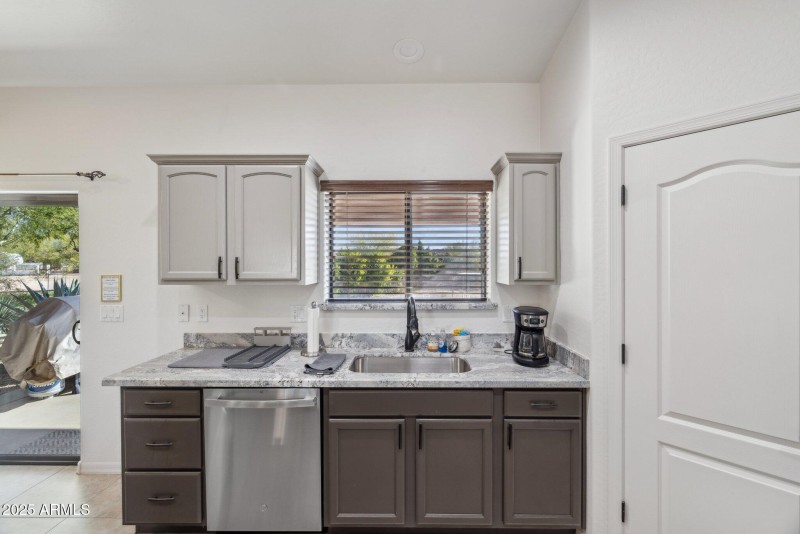 18-web-or-mls-4447-e-red-bird-rd