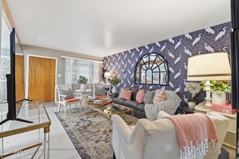 006-2341-living-room