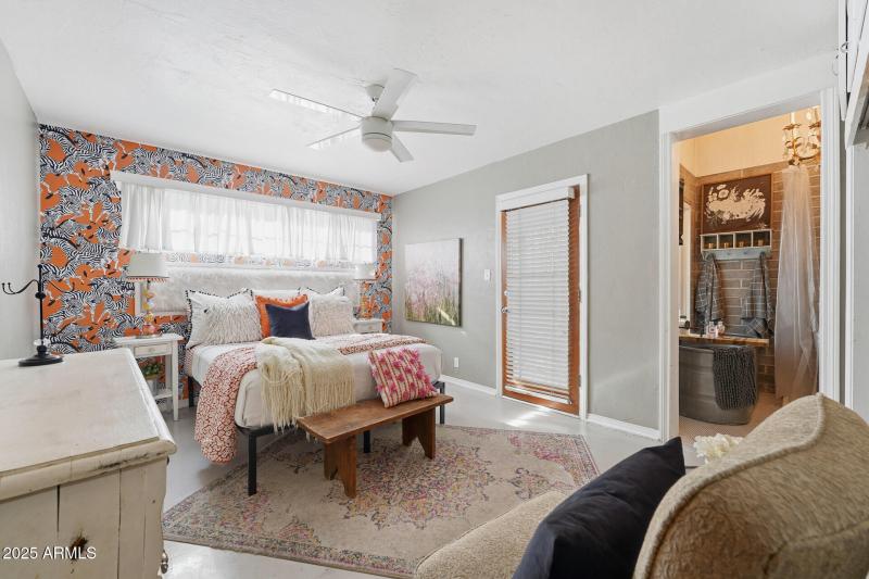 016-2341-primary-bedroom